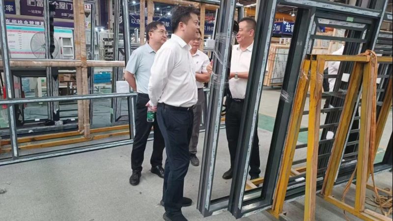 旧房翻新换窗自己买料还是全包